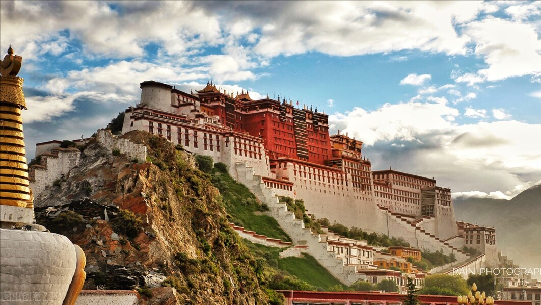 最美布达拉宫(图片素材来源于网络)据说布达拉宫藏有世界上一半的黄金