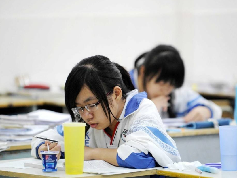 高中生收到牛津录取通知书，家庭条件被曝光，网友：难怪能上牛津