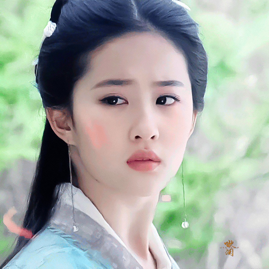 17岁出演仙剑奇侠传一里的赵灵儿,把女娲后人的责任感与自己个人的