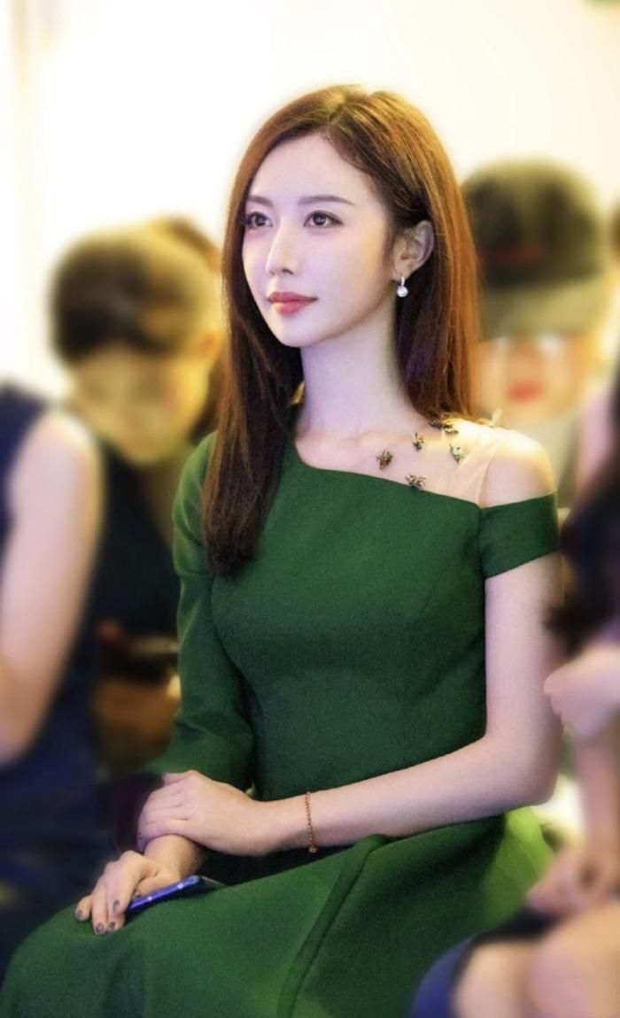 潘时七,人美心善的气质女神