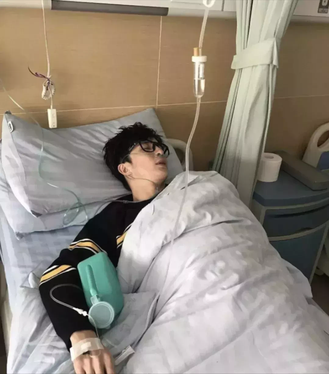 薛之谦摆拍，靳东写诗，张大大泪流满面，男人做作起来真要命