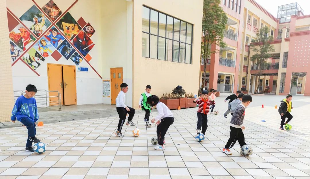 成都市双流区九江小学周末托管“足”够精彩