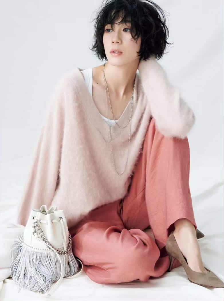 过年穿“白色”，讲究女人都有哪些套路？3招必杀技，招招提衣品