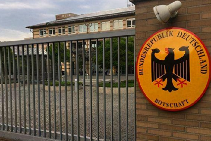 不孝女曹倩：留学德国17年，成大学教授，父母病重却迟迟不归