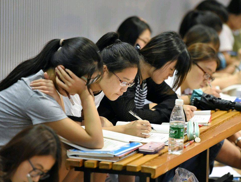 学硕和专硕的差距明显，上岸后才发现，怪不得有些人研二就后悔了