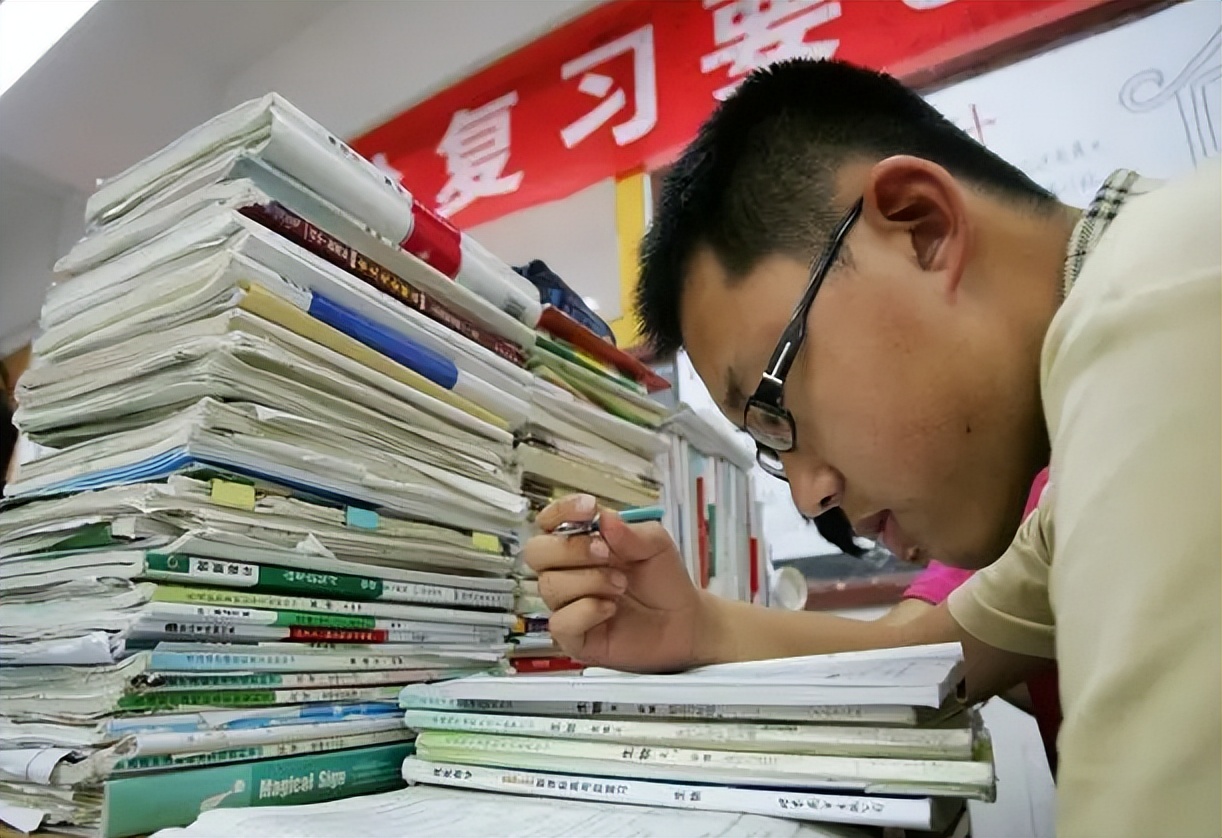 公务员迎来“新政策”，薪资待遇受到影响，部分地区已经实行？