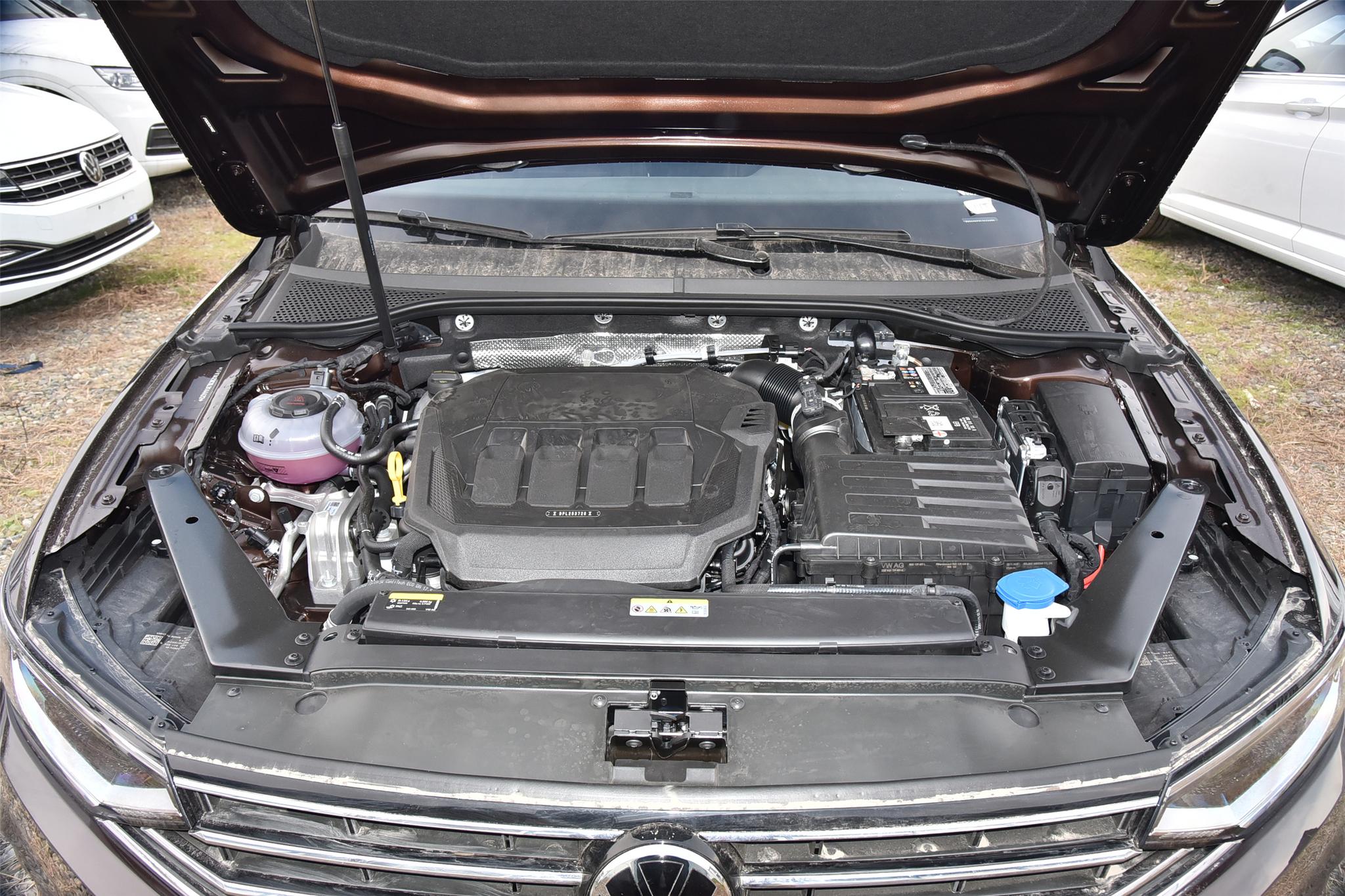 体验迈腾330TSI豪华版，外观稳重，空间宽敞，油耗经济，适合家用