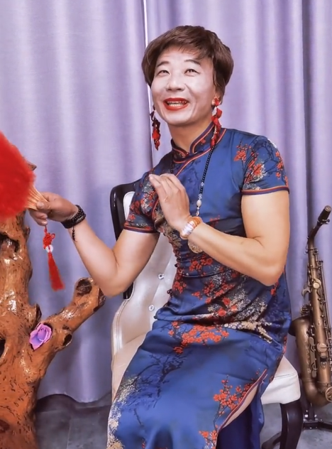 爱表演的生哥：模仿老太太走红圈粉400万，被赞“第二个宋小宝”