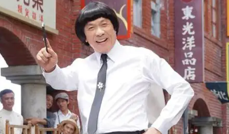 2017年，猪哥亮去世，生前背上数亿赌债，与女儿谢金燕互曝丑闻