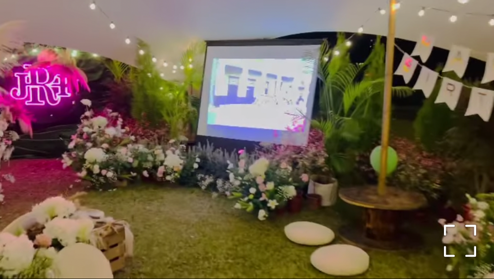 43岁周杰伦庆生现场超豪！众人起立举手欢呼，疑穿大貂看不见脖子