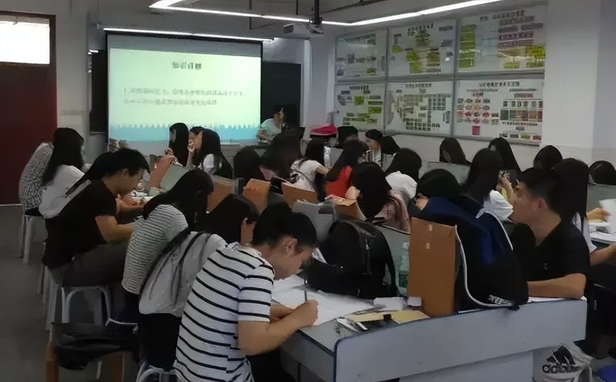 不擅长数学的考生，这几个专业尽量不要报考，毕业或将成为难题