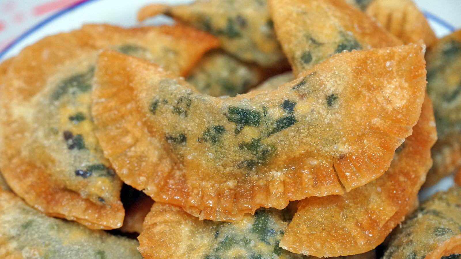 面粉最过瘾的6种做法，不用烤箱，咬一口酥掉渣，一出锅就抢光了