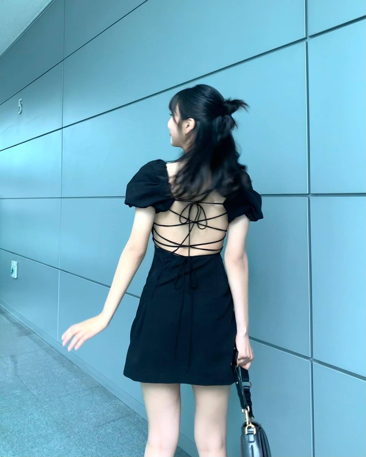 露背迷你短裙redvelvet朴秀荣大胆夏日时尚秀出丰满火辣身材