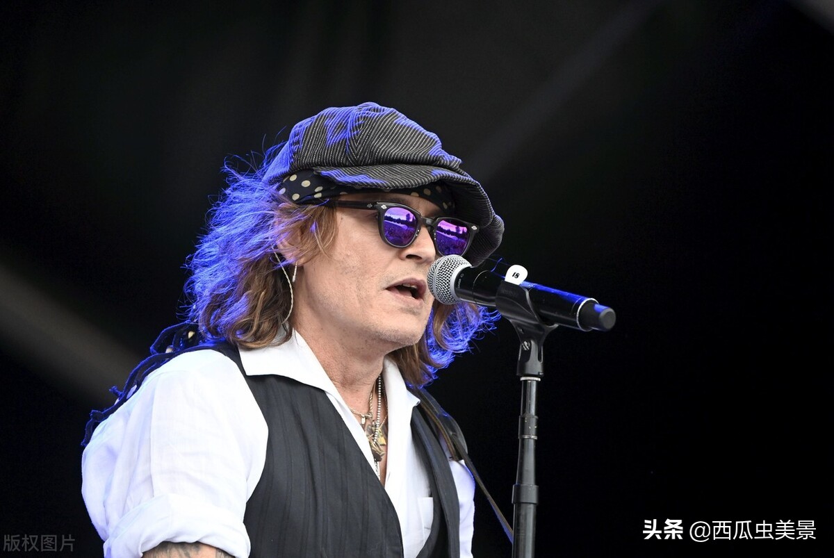 约翰尼-德普在芬兰布鲁斯音乐节演出，激情四起，燃炸全场