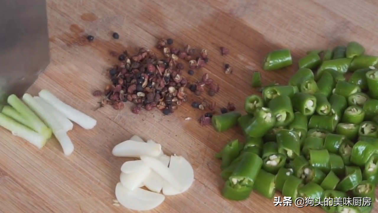 鸡胸肉最香的做法，外焦里嫩，好吃不长胖，在家做出烧烤的味道