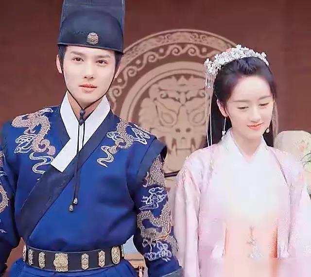 高冷人设别瞎演，有人板着脸演成面瘫，有人眼神都是戏有距离感