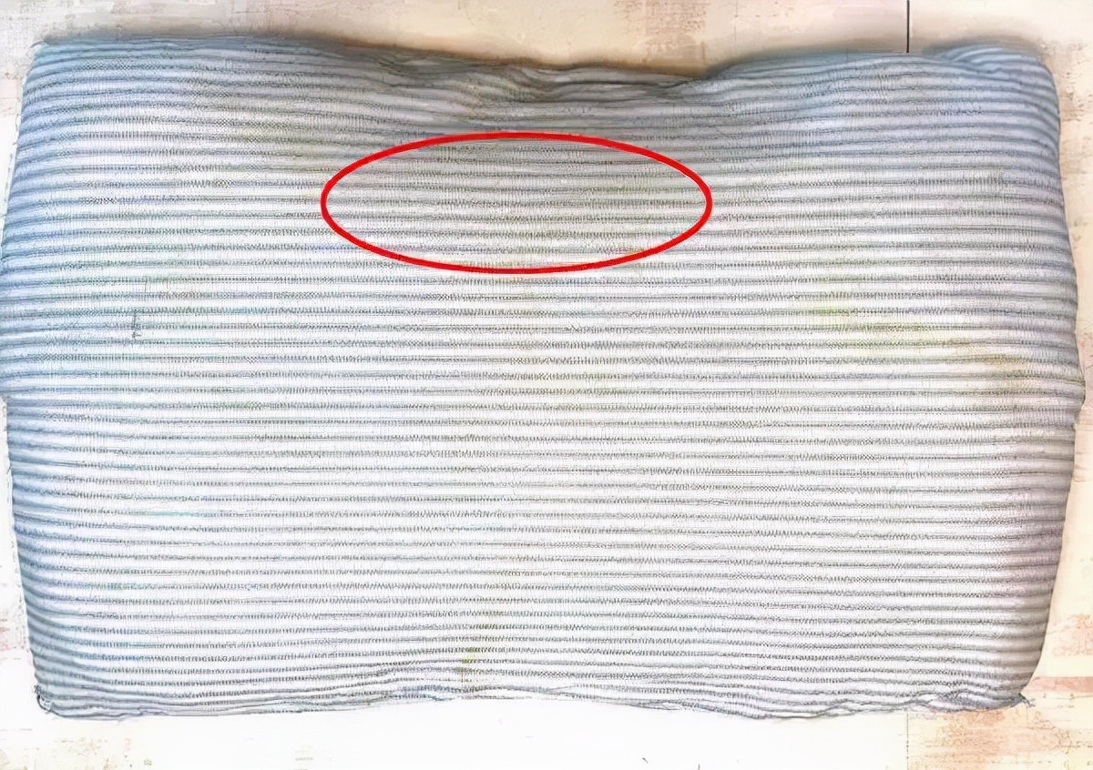 男人的枕頭為啥那麼容易黃？ 真是不講衛生？ 別被騙了