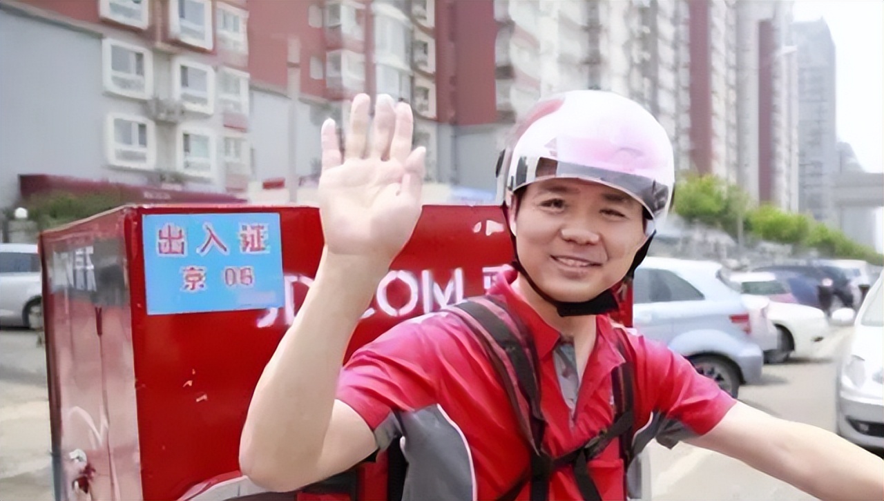 京东001号快递员金宜财：无怨无悔送快递12年，刘强东给了他什么