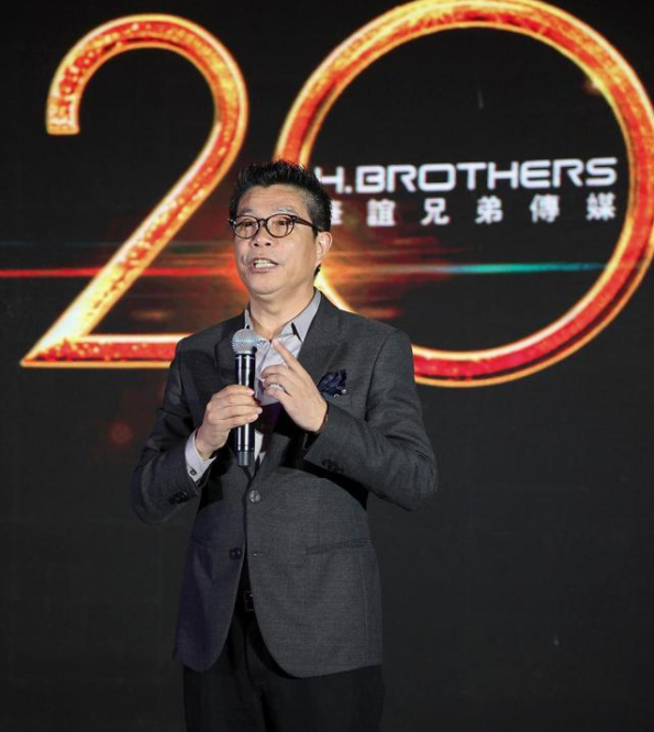 华谊王氏兄弟两人，挥金如土时有多辉煌，人走茶凉后就有多落魄