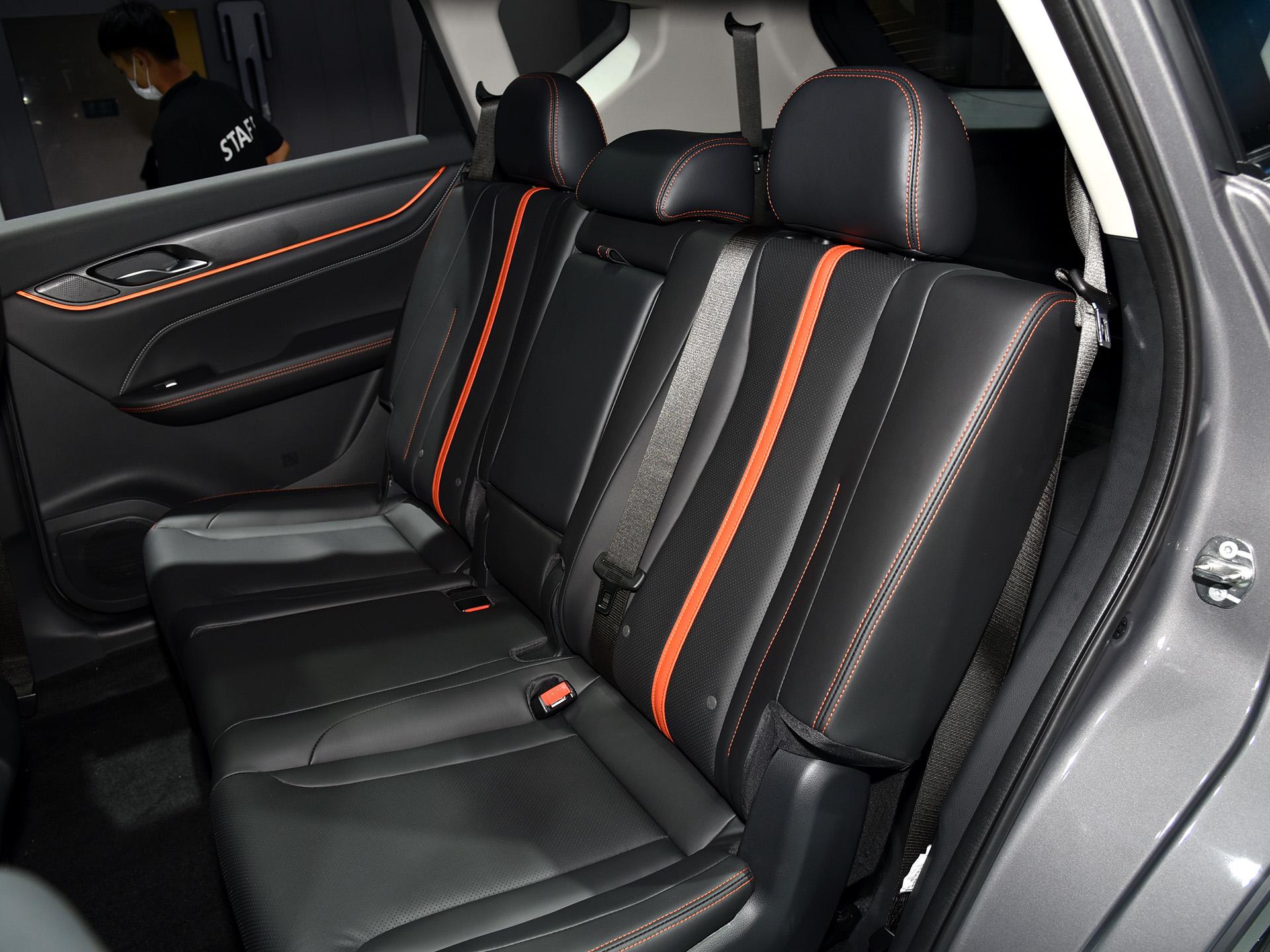 内饰豪华,还很实惠的中型suv,带你看风光580