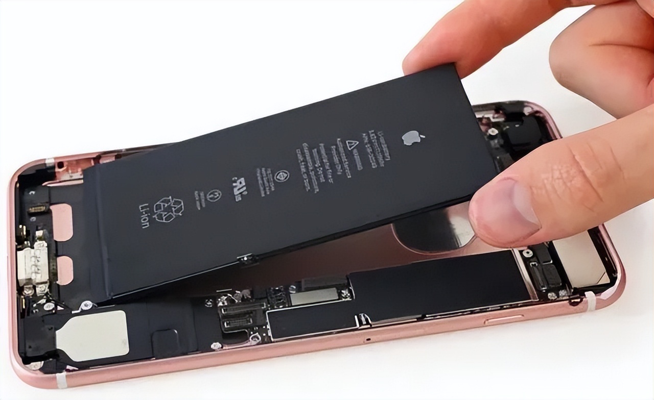 当年两块电池走天下，为何现在的手机不再使用可拆卸电池了？