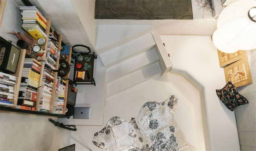 杭州姑娘买下87㎡“怪房”，自己爆改成复式！网友：这是别墅吧