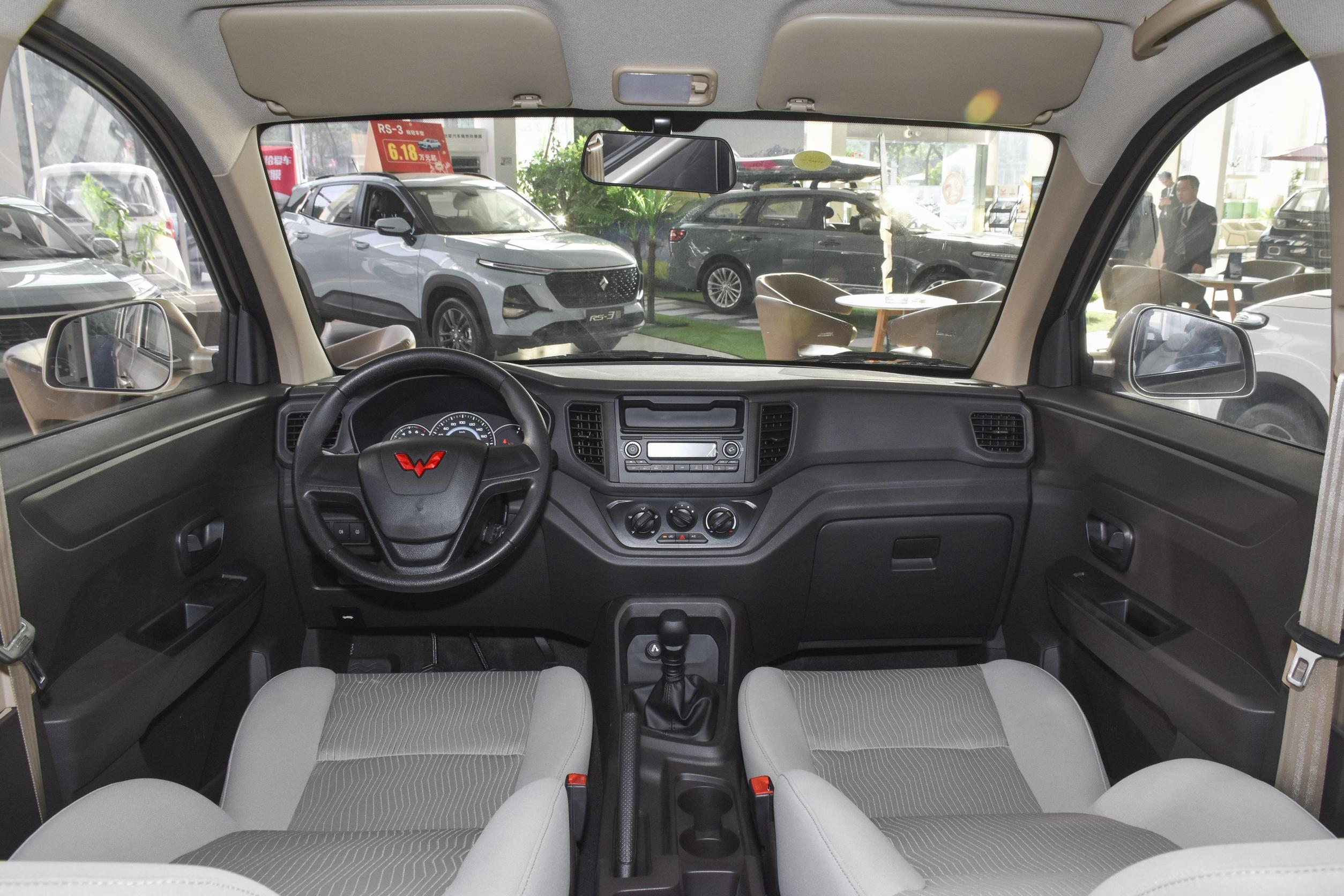 五菱宏光汽车多少钱百公里油耗低至6