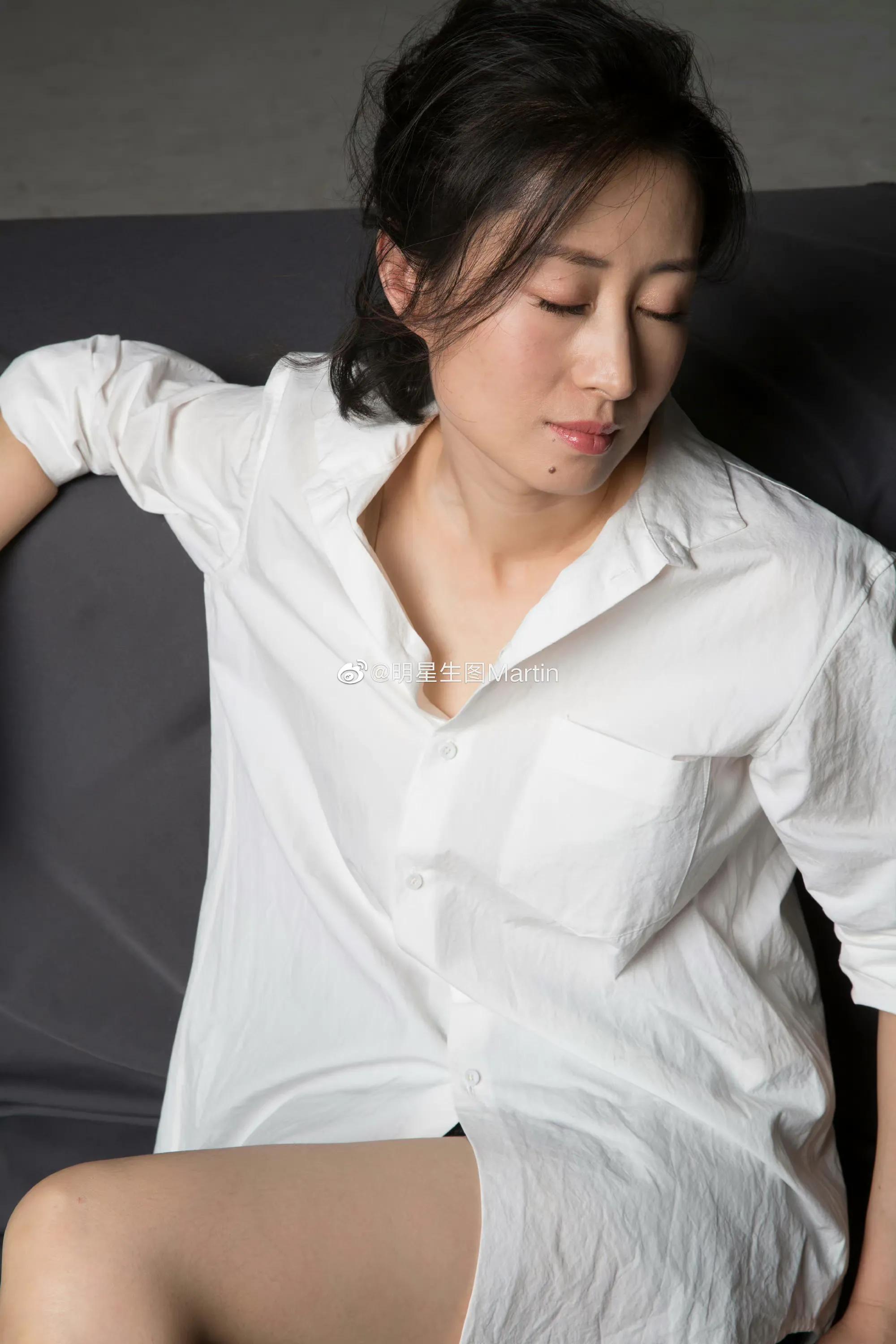 刘敏涛～白衬衫依旧诠释出万种风情 ​​​