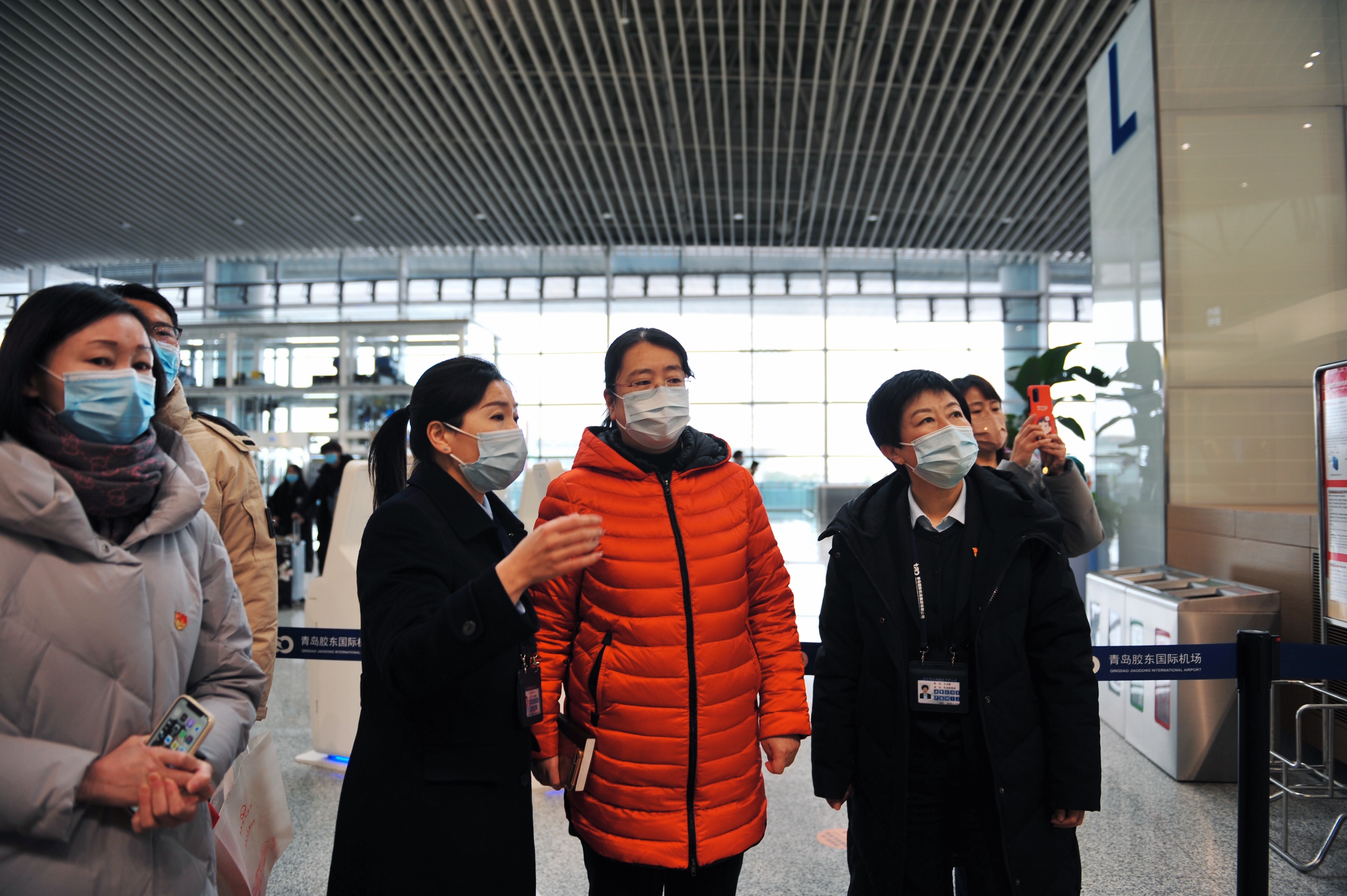 青岛旅游学校党总支与青岛胶东国际机场地面服务部党支部开展校企共建主题党日活动