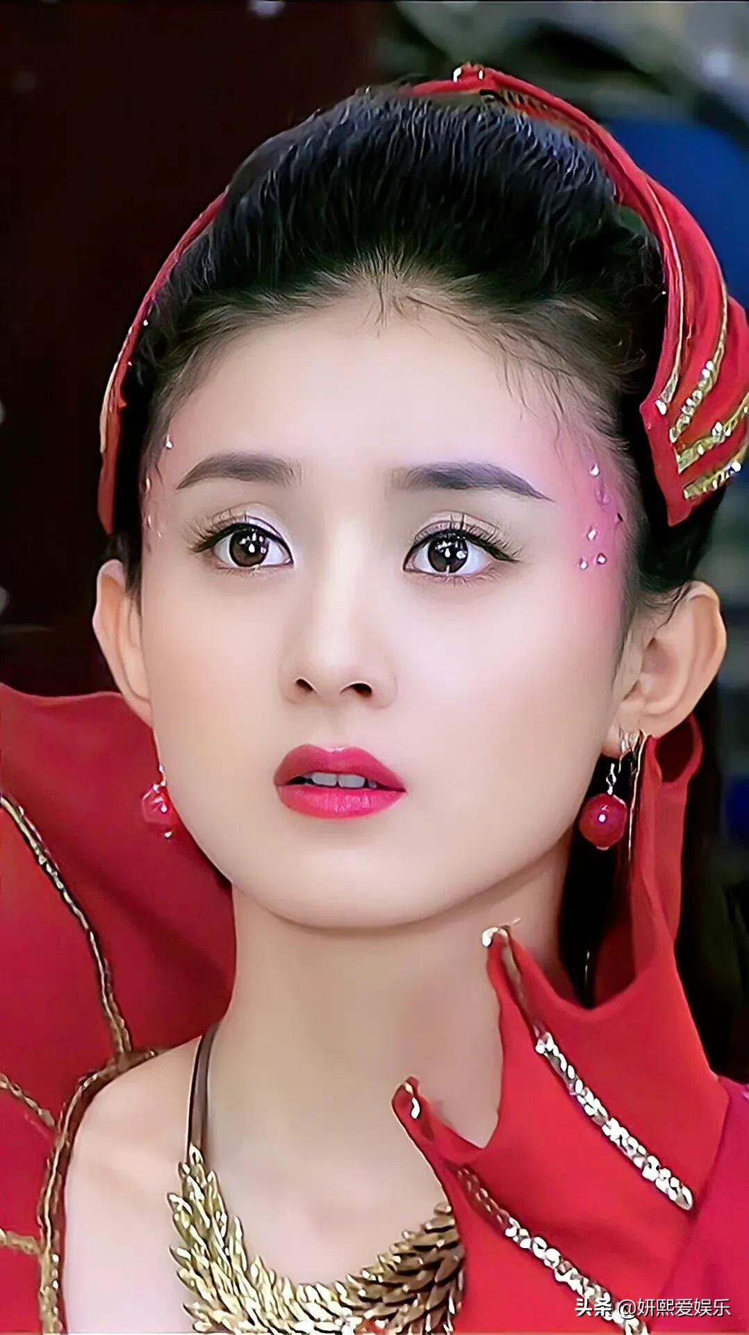 赵丽颖，清纯甜美，俏皮灵动