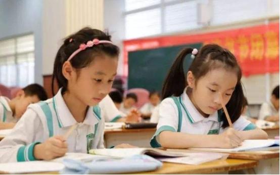 “大学毕业后，我去了民办学校教了三年书”，过上了悲惨的生活