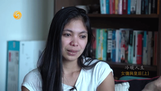 在香港，34岁的菲佣，抛下4个女儿，半夜躲在被窝痛哭，心酸人生