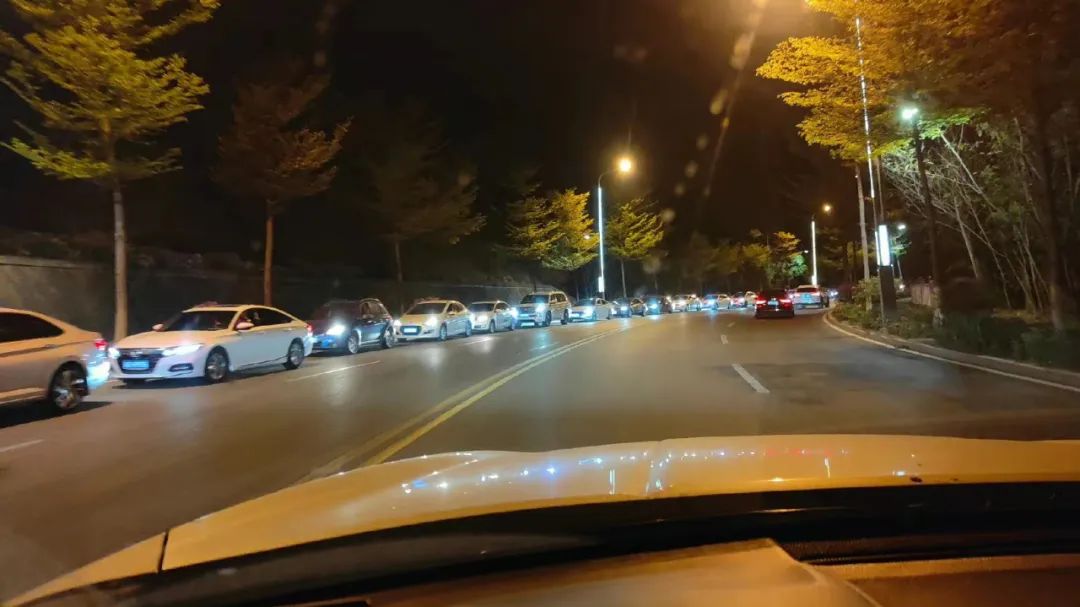 “油都烧不起！”涨麻了：家里没矿还能任性自驾吗？