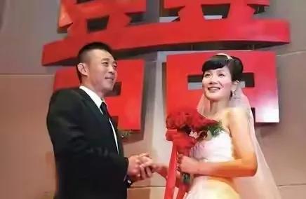 6个娶“小媳妇”的男明星，幸福虽晚但到，他们才是人生赢家