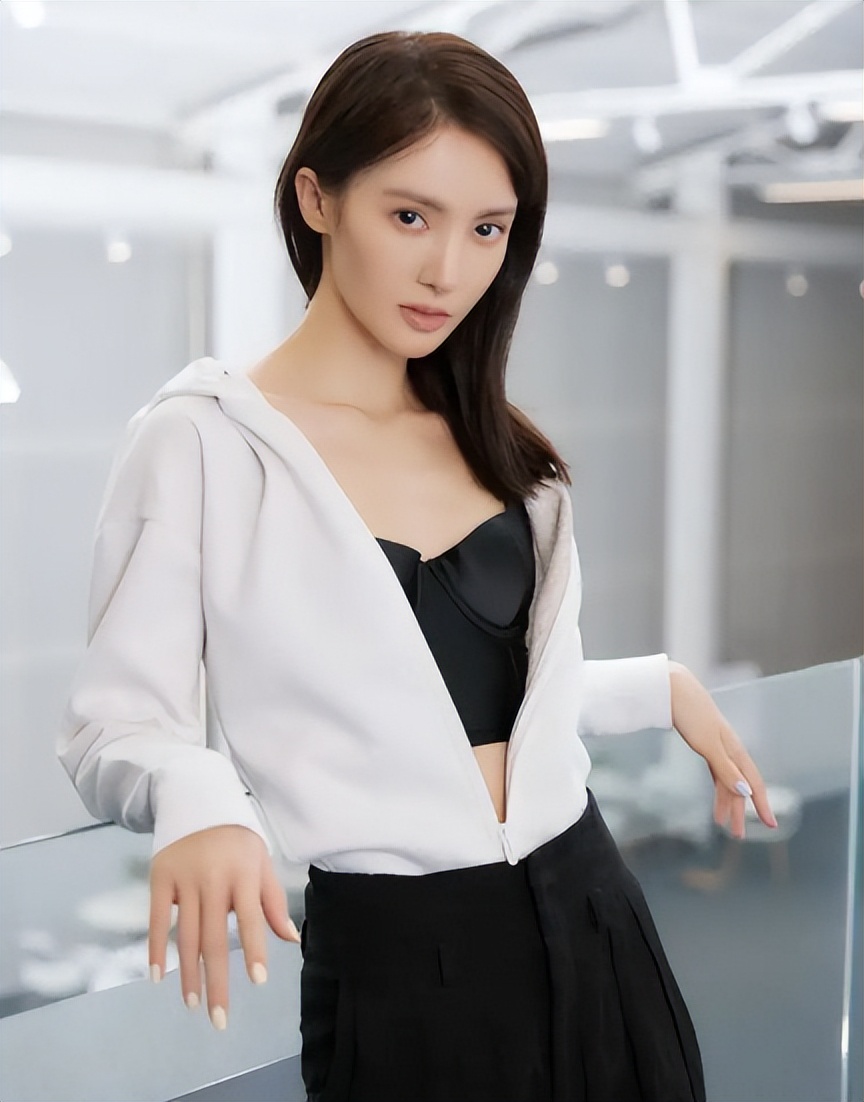 张天爱的"直角肩",金晨的"排骨胸",娱圈"病态审美"该停了