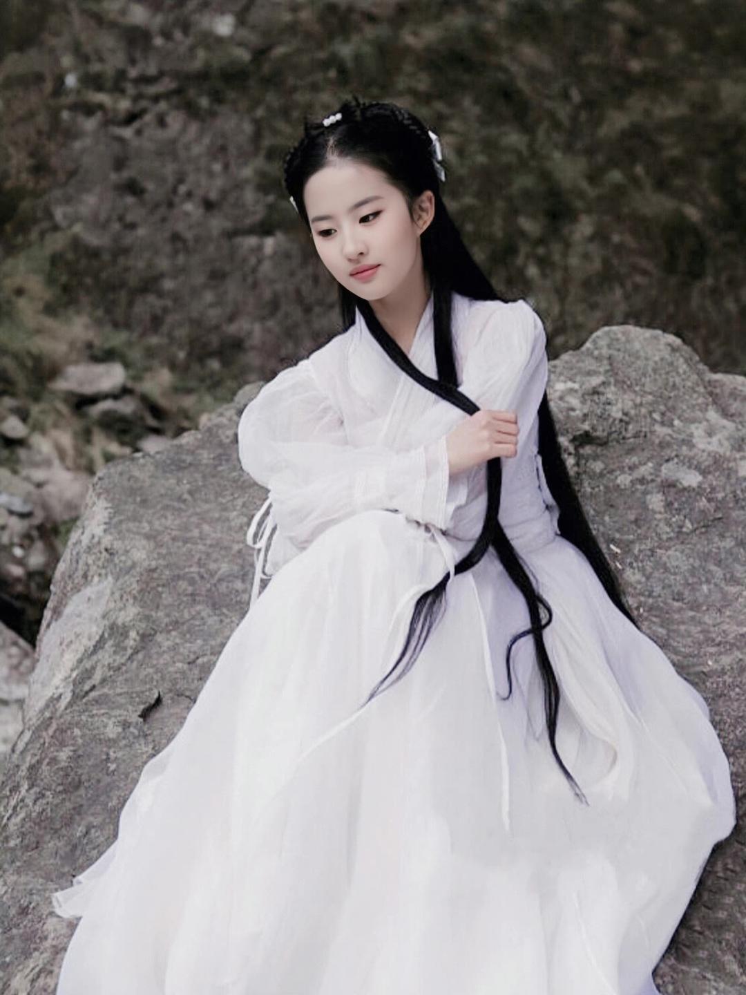 18年前刘亦菲的骑马照，感慨女娲是真的偏心