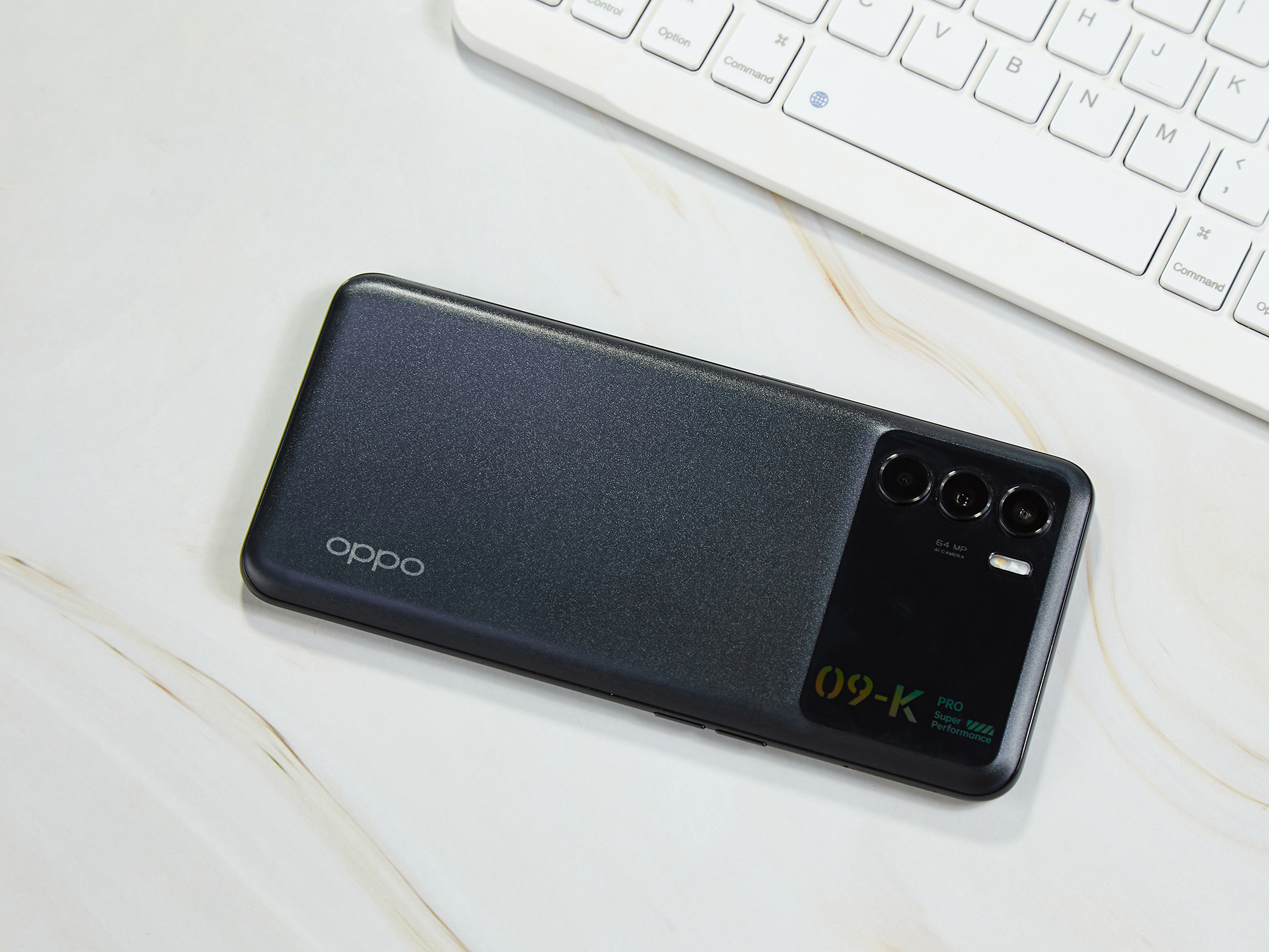 从2399降至1499，OPPO 8+256GB中端机，变成真香千元机