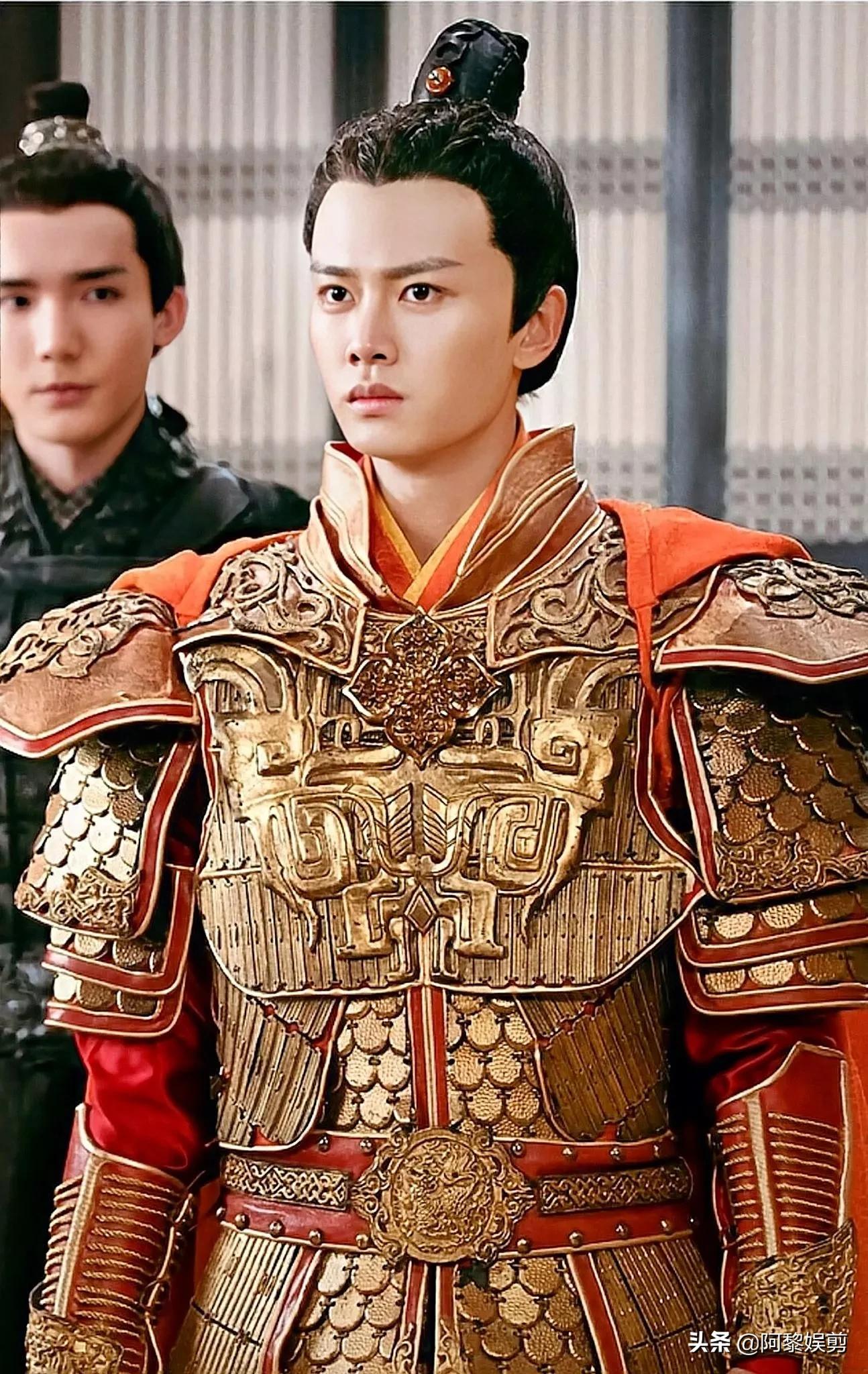 男明星穿铠甲VS女明星穿铠甲