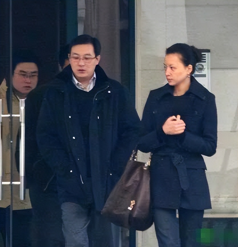 董卿老公失联半年，公司被退市，百亿富豪梦碎上海滩