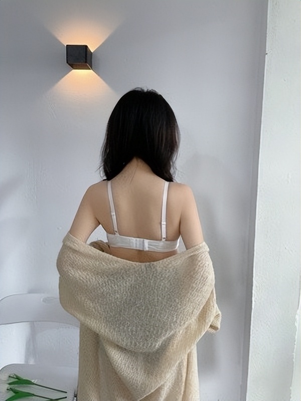 16岁到18岁的少女早恋，家长们怎么发现？