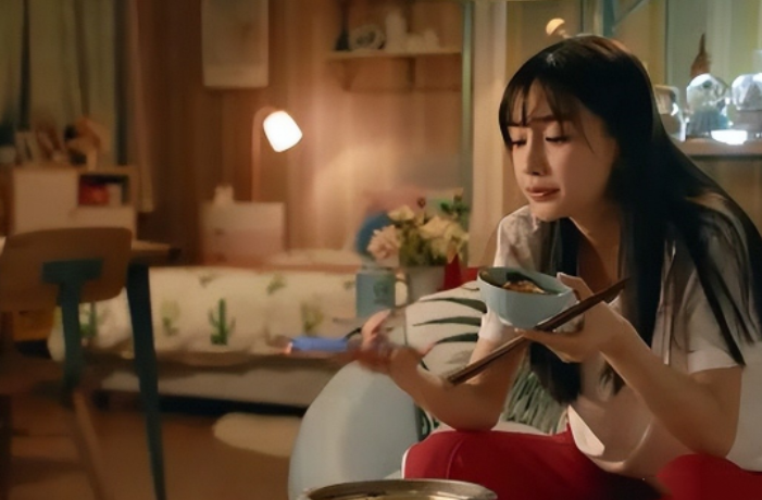 中国导演们！求求你们学学《幸福到万家》导演郑晓龙怎么拍穷人吧