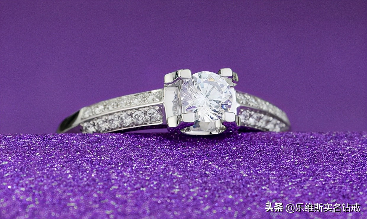 订婚需要买对戒吗（对戒是订婚买还是结婚买）