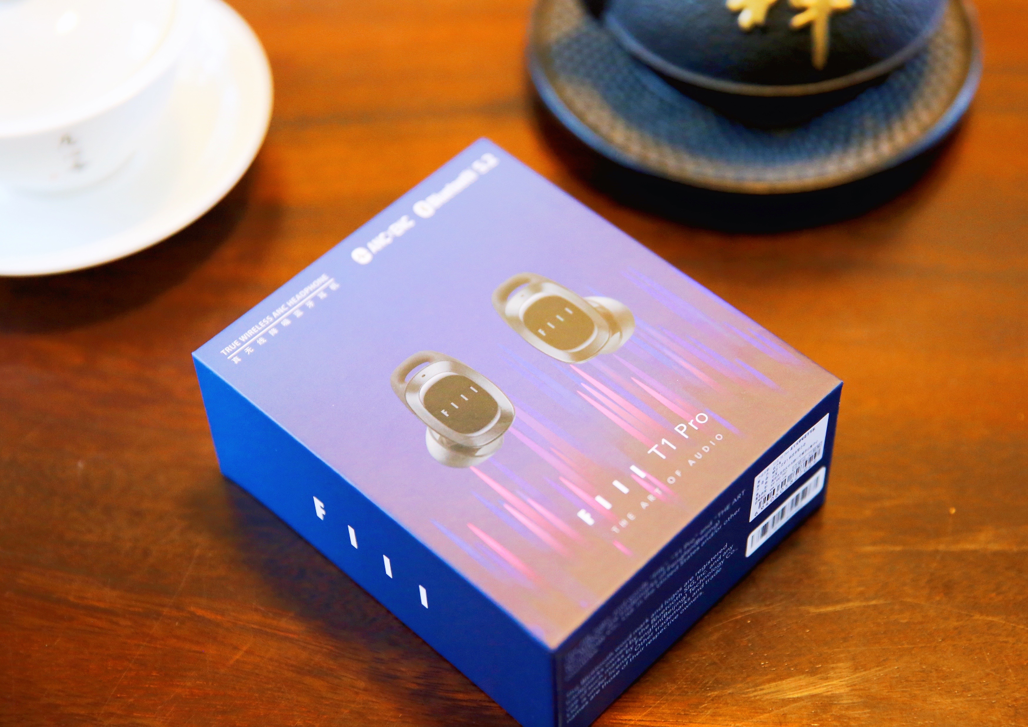 外出旅行我就喜欢戴着它，主动降噪真无线，佩戴舒适音质超好