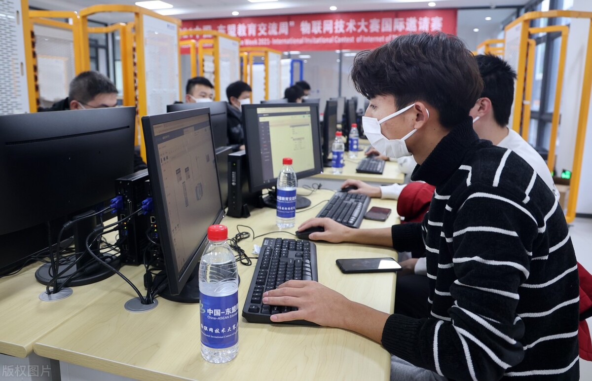 新手做自媒体最大的误区，不要想着一夜暴富，脚踏实地才是硬道理