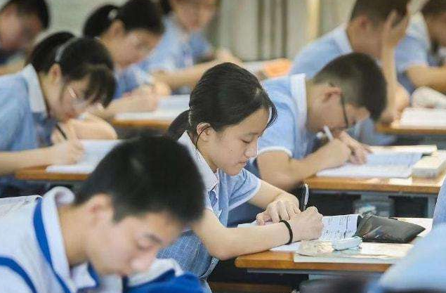 国内百强大学排名更新，清华不负众望稳居第一，浙大无缘前五