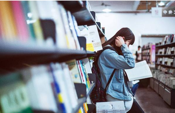 大学生有两副面孔，“校内和校外”判若两人，就连亲妈都没认出来