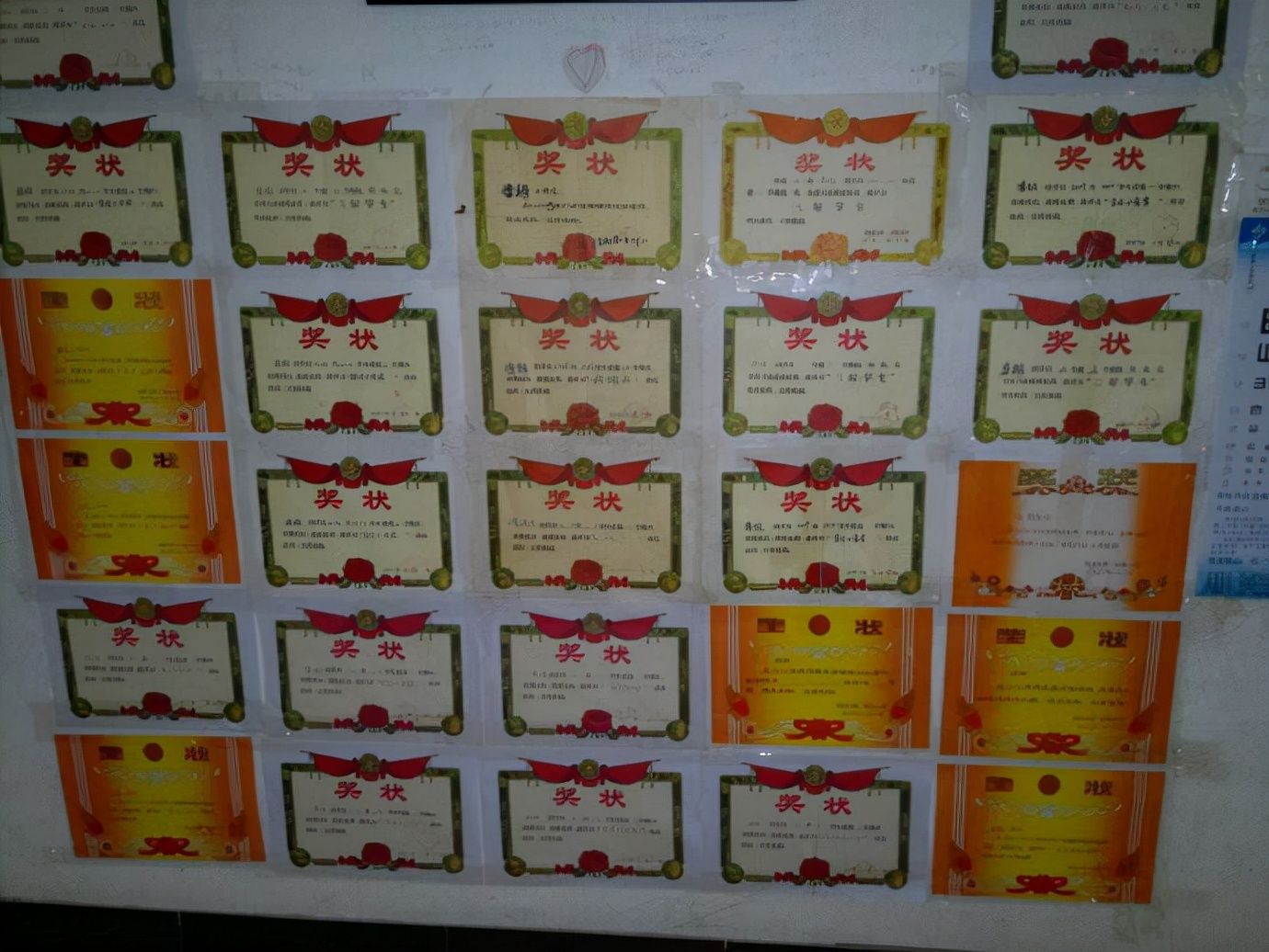 2021年女大学生失恋后发疯，殴打六旬母亲，执意嫁给50岁的流浪汉