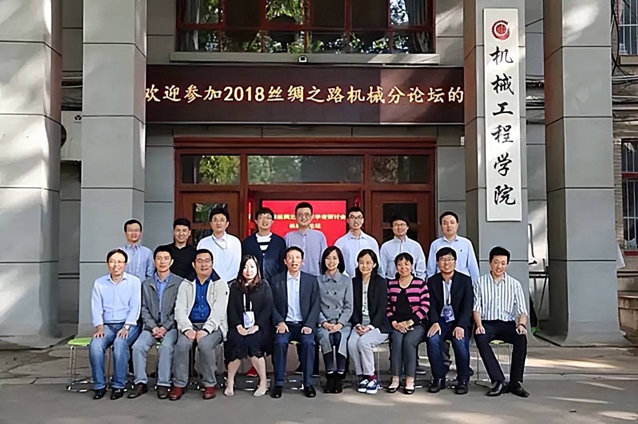 24岁学霸离世捐献5器官，丧子后第10天，父亲回老家工地搬砖