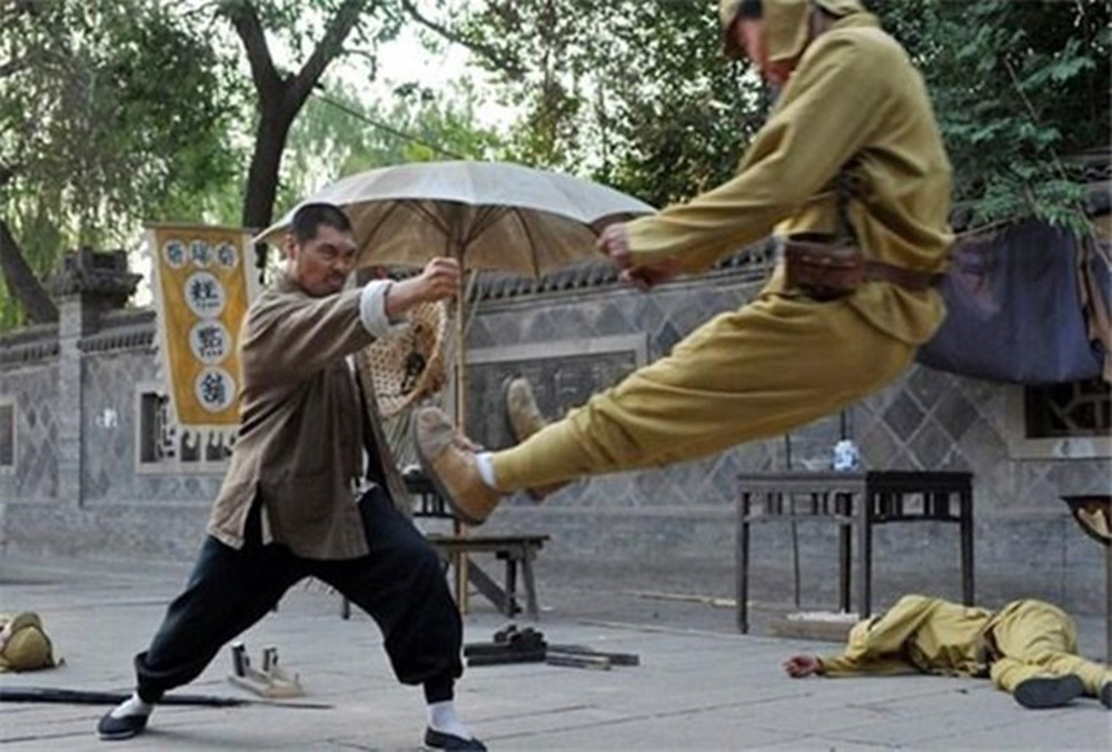 日本人出书嘲讽中国“抗日神剧”，如此乱象，该由谁来买单？