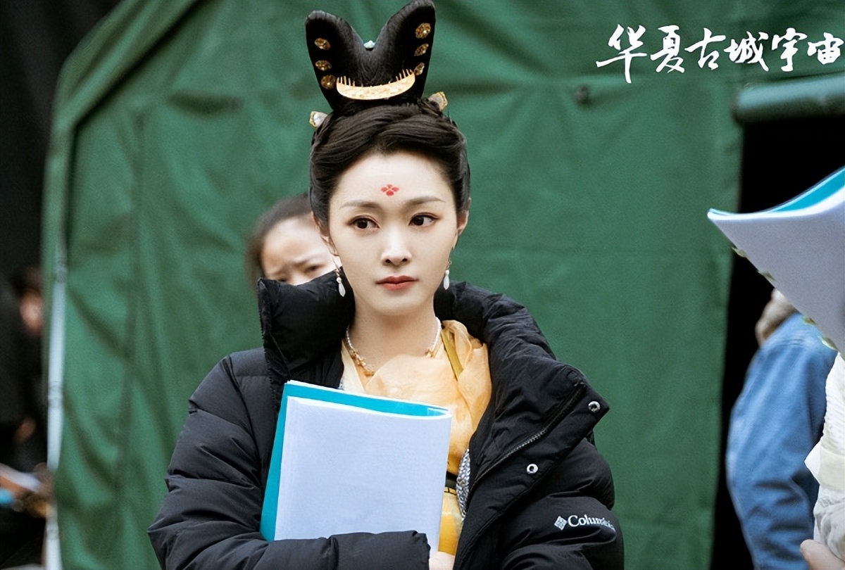 陈伟霆又一古装新剧将袭，宋轶花钿妆容超惊艳，要火的节奏